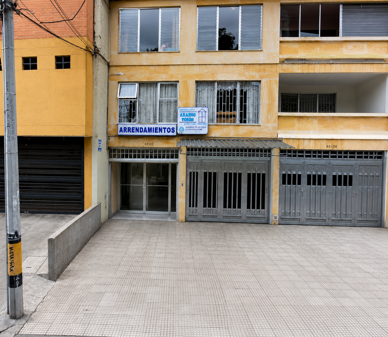 2000 — Oficina en el barrio San Joaquín